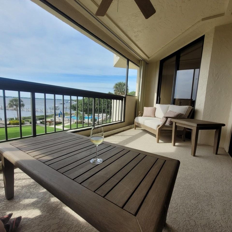 625 Nw North River Dr Apt 303 - Photo 3 of 33