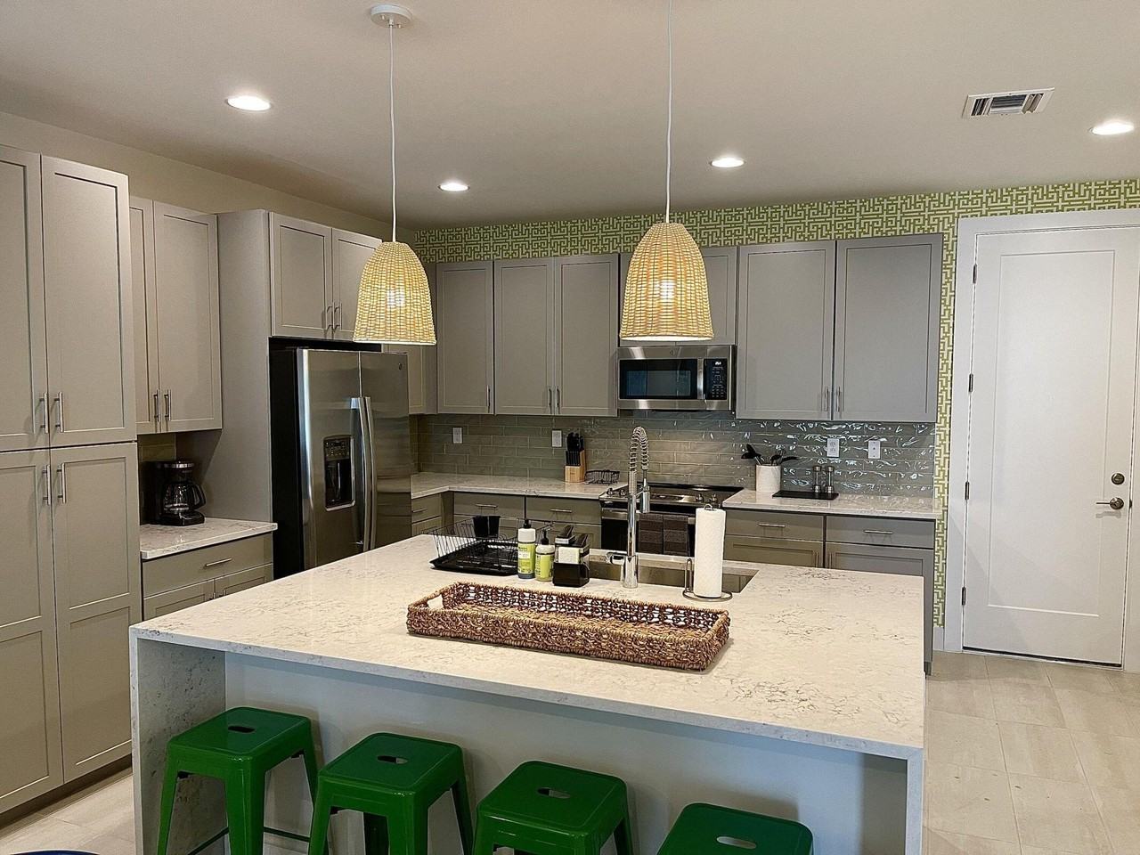 3860 Lambert Ave - Photo 2 of 7