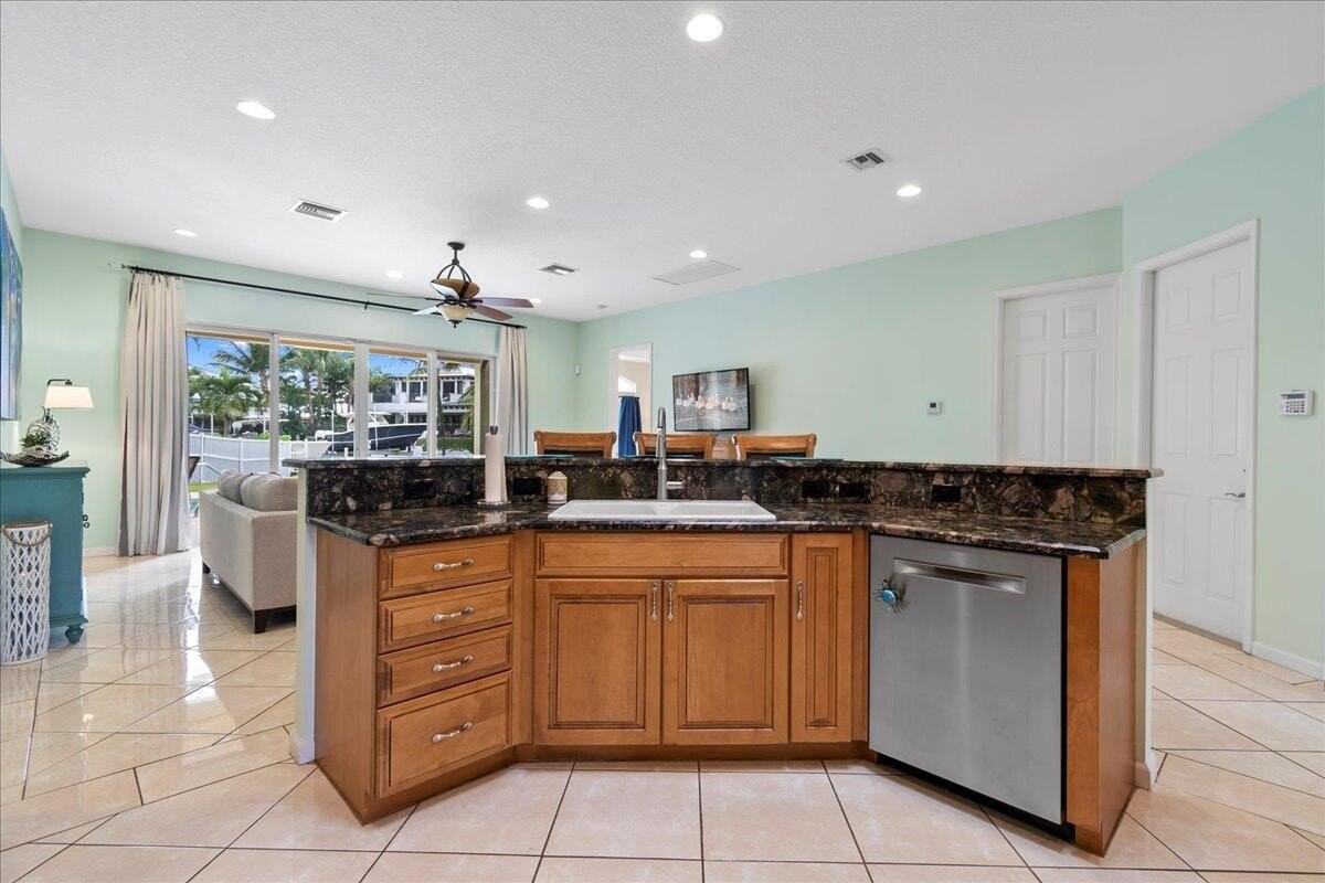 72 Waterway Rd - Photo 7 of 50