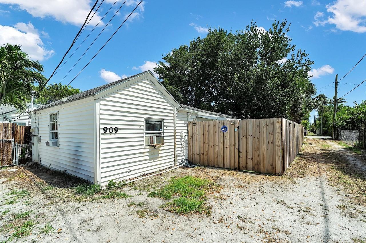 909 N Palmway Unit B - Photo 2 of 28