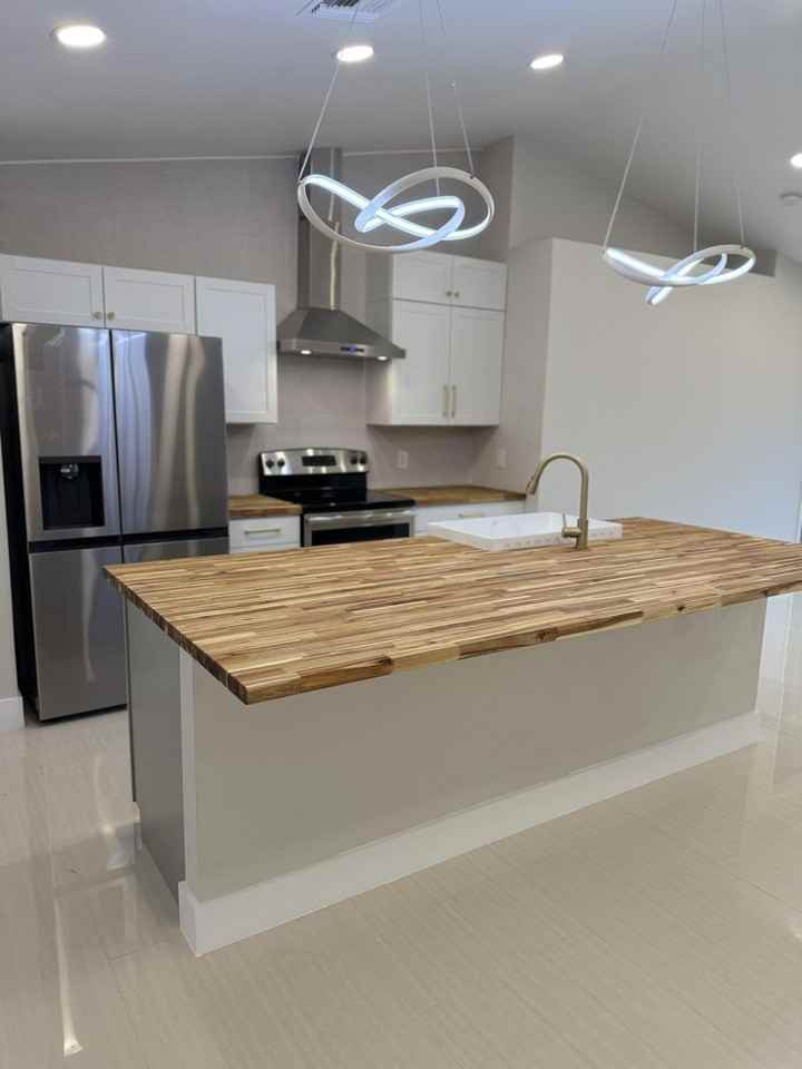 2118 Ne 22nd Pl - Photo 3 of 39