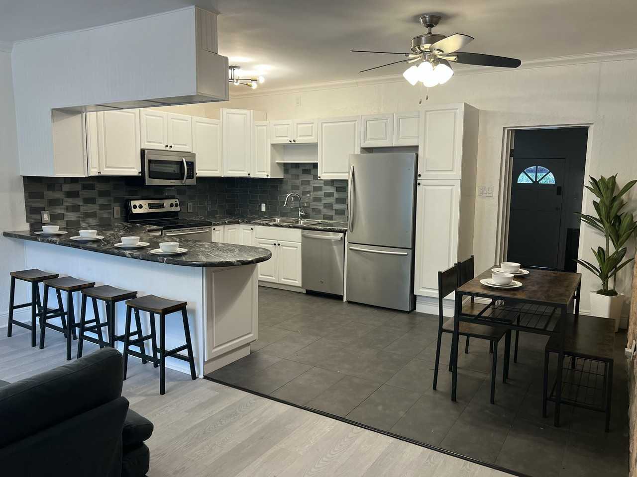 1016 Chipola Rd Unit B - Photo 6 of 17