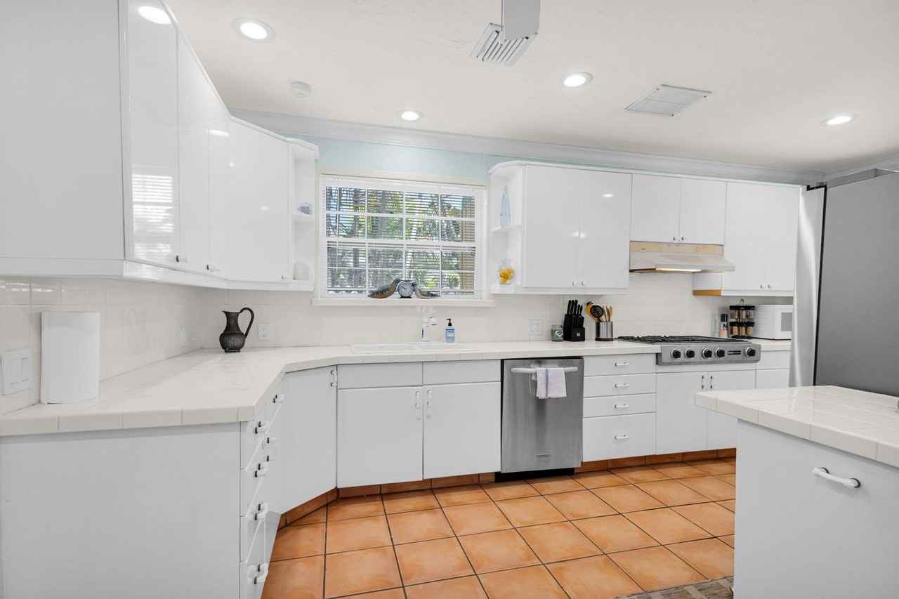 519 28th Street unit: Main House - Photo 5 of 50