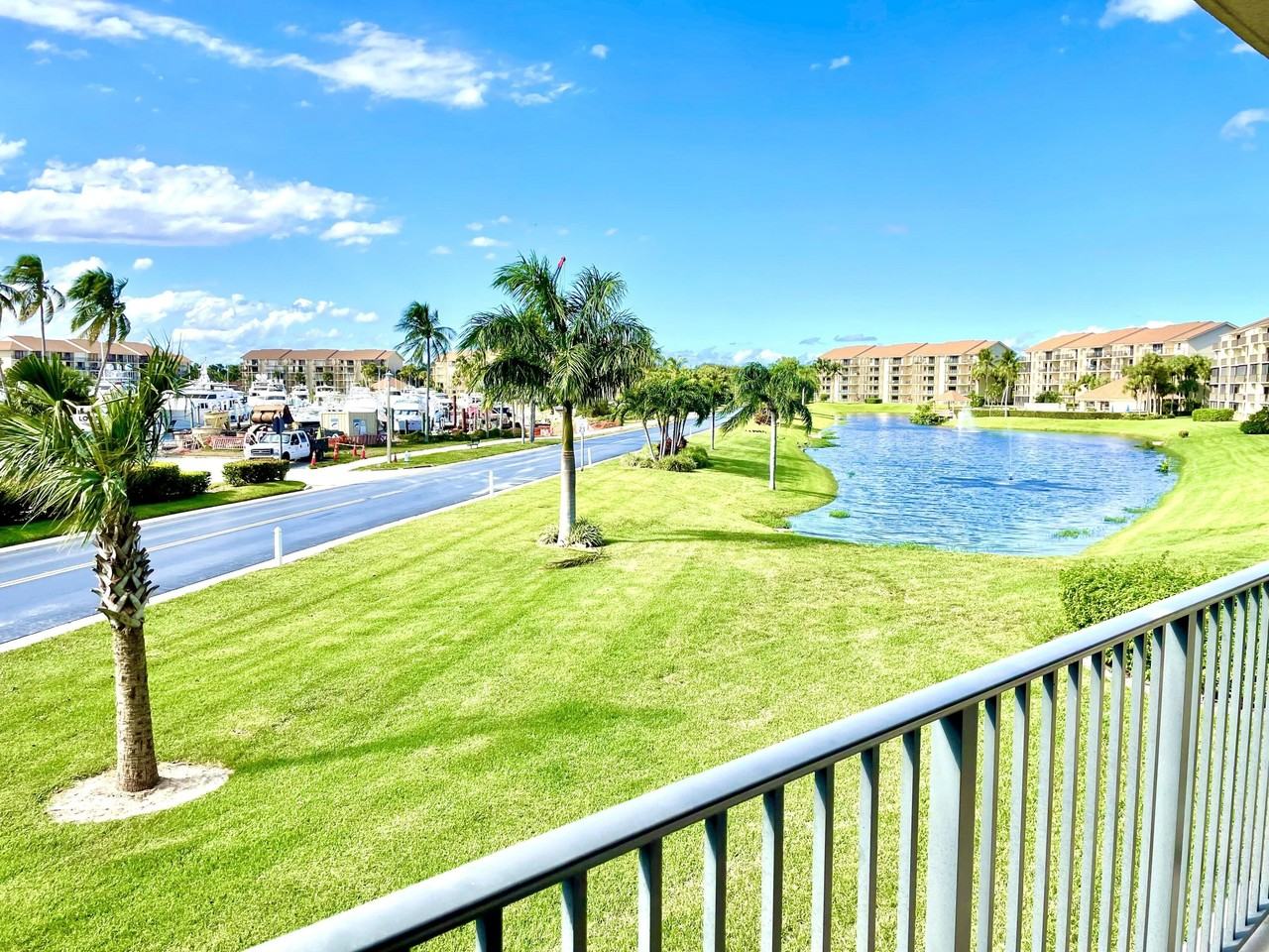 901 Seafarer Cir Apt 202 - Photo 3 of 20