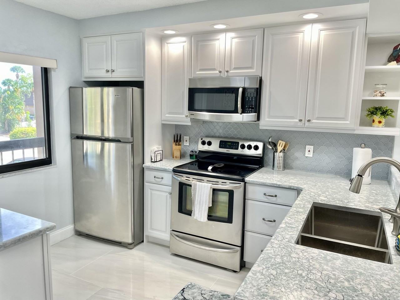 901 Seafarer Cir Apt 202 - Photo 7 of 20