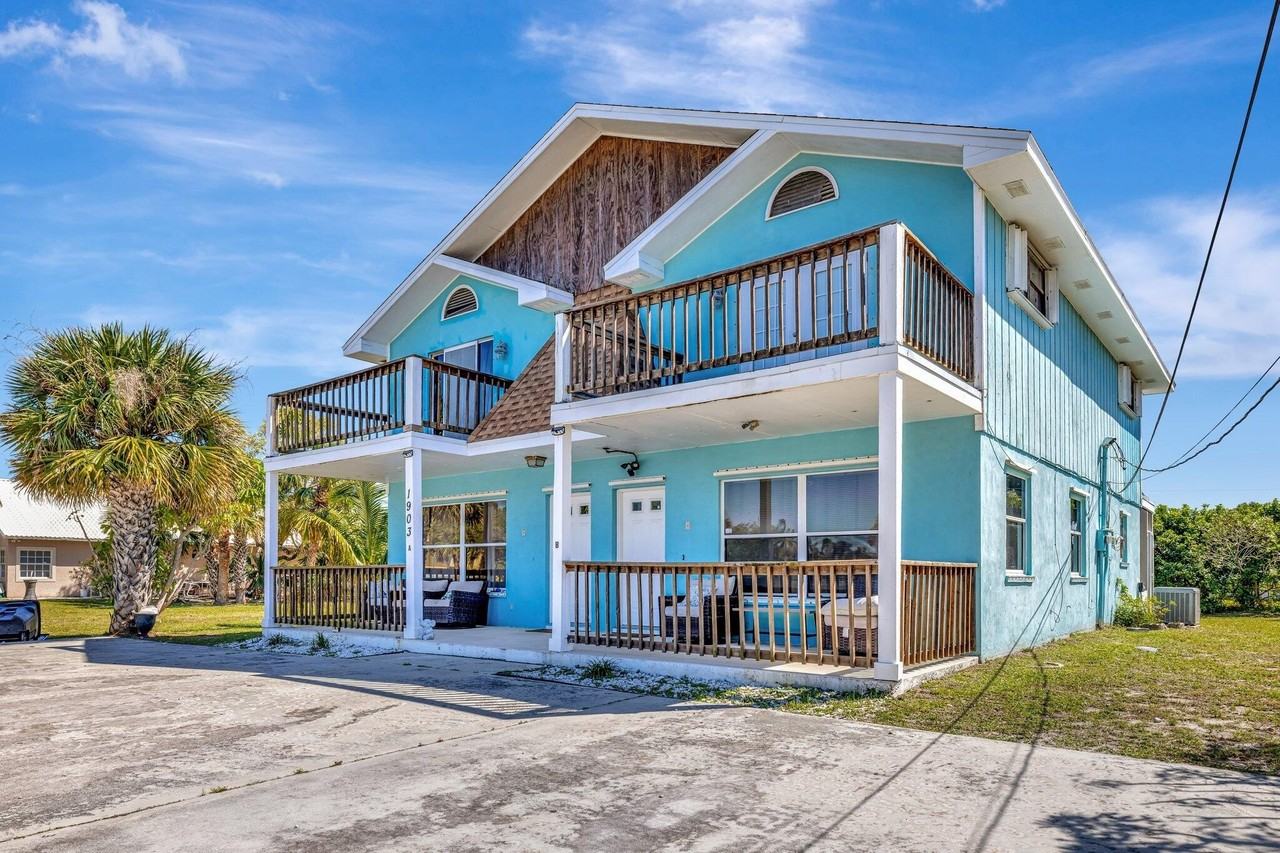 1903 Plover Ave Apt B - Photo 2 of 49