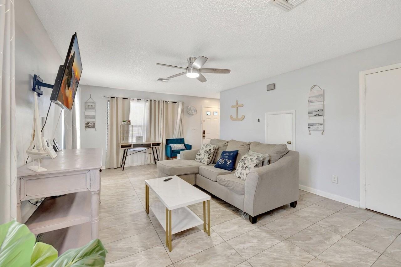 1903 Plover Ave Apt B - Photo 6 of 49