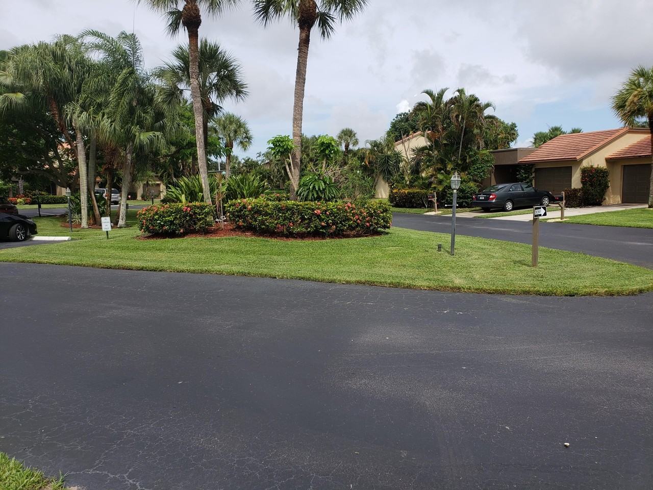 11115 Oakdale Rd - Photo 3 of 30