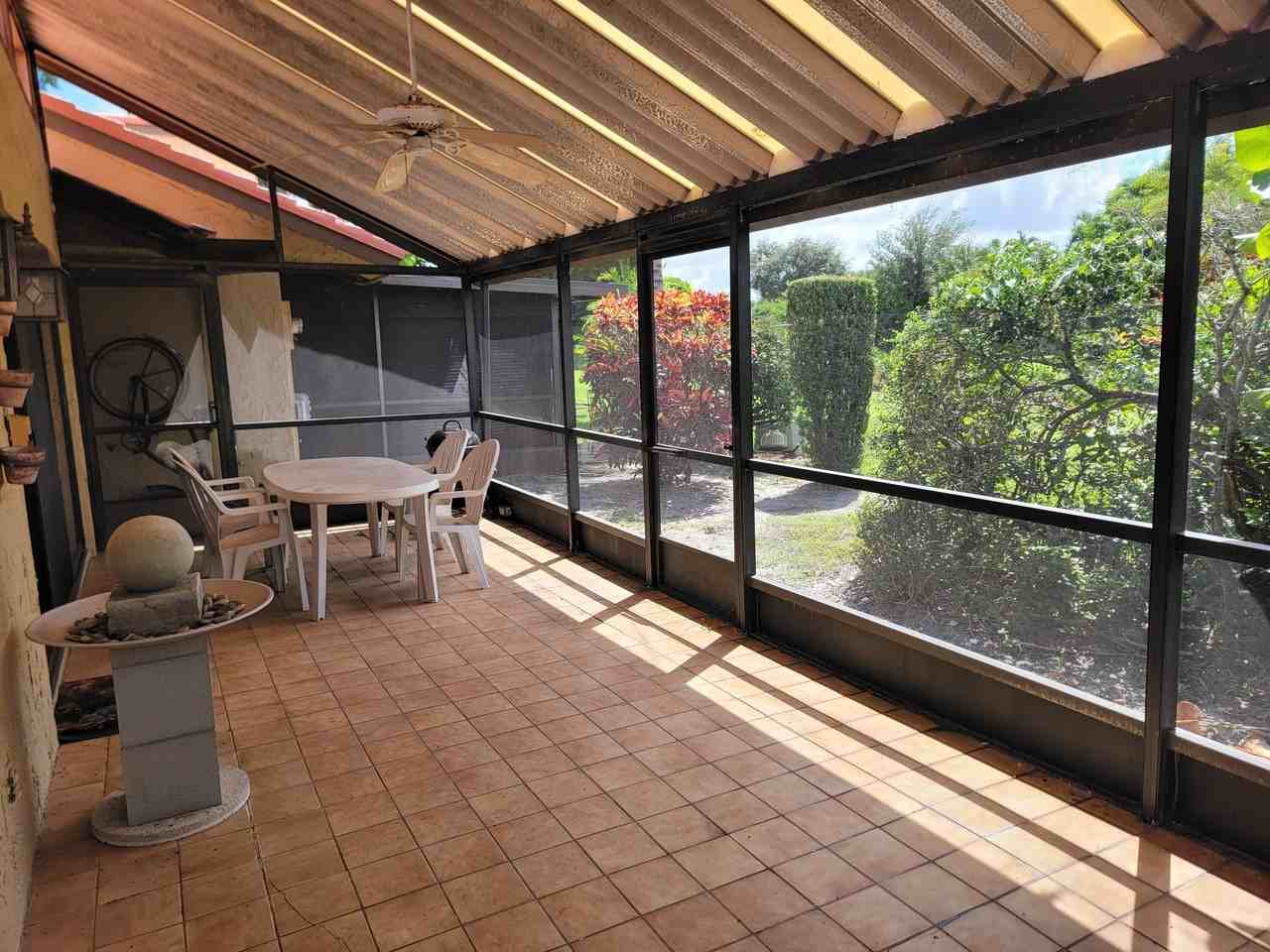 11115 Oakdale Rd - Photo 5 of 30