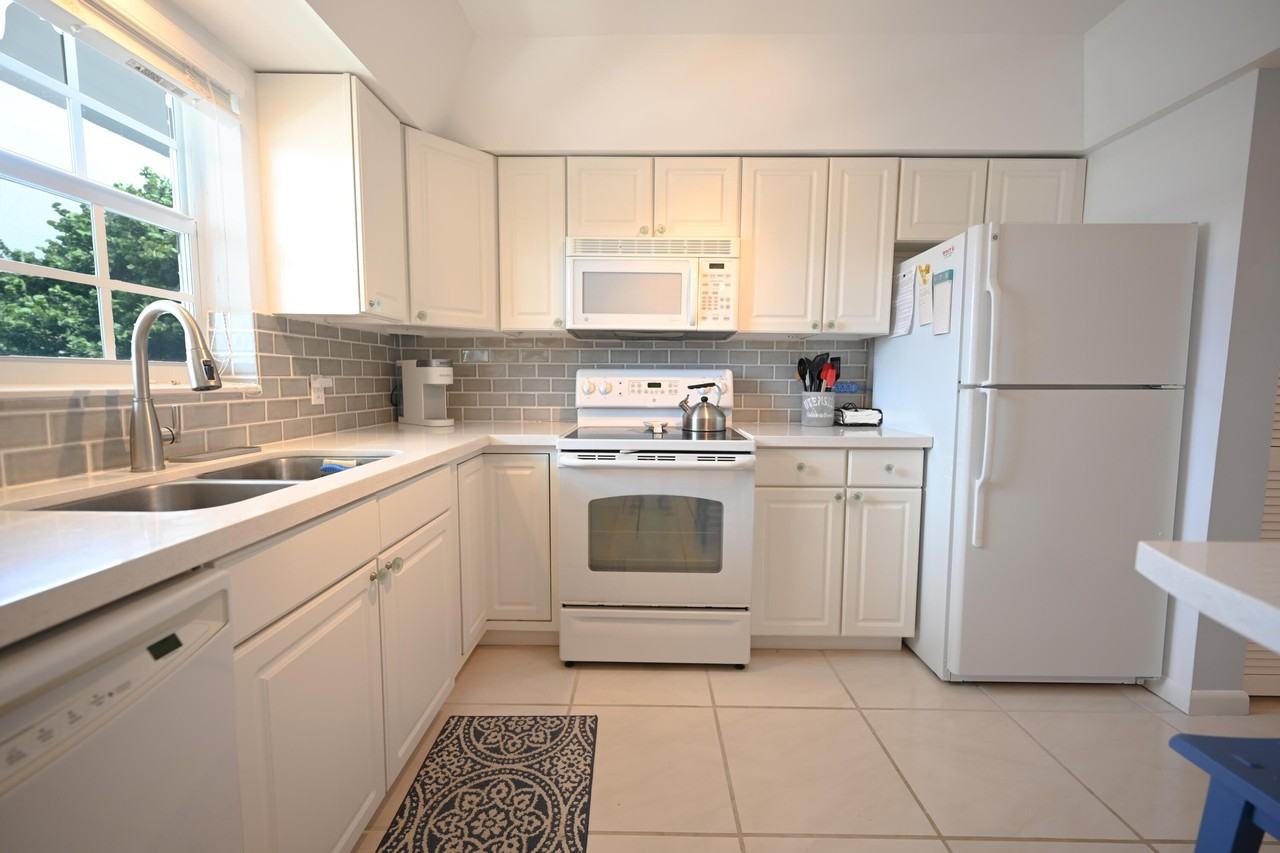 1700 S Ocean Blvd Apt 14 - Photo 3 of 32