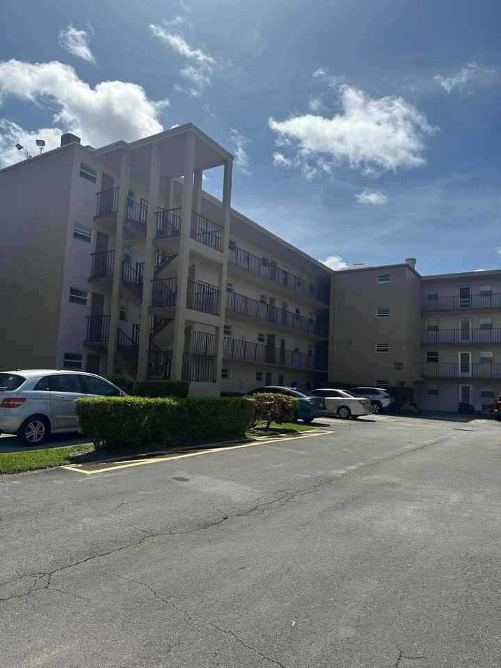 225 Bonnie Blvd Apt 116 - Photo 2 of 29