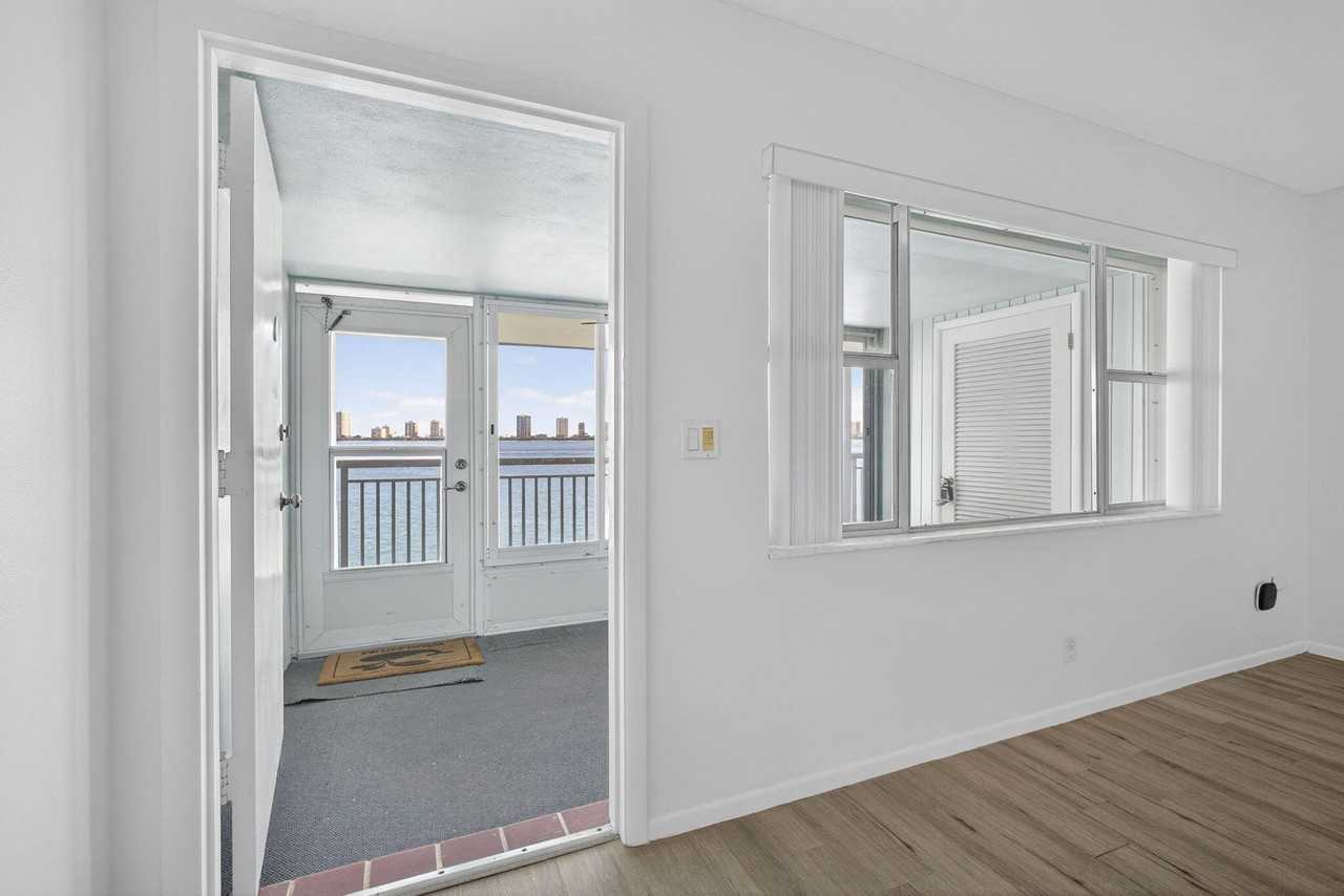 100 Shore Ct Apt 307 - Photo 6 of 50