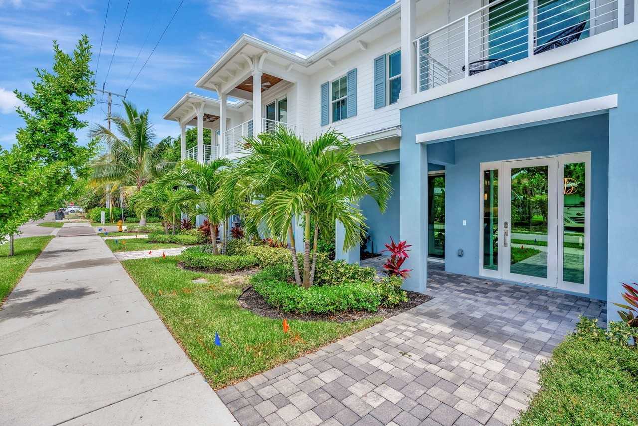 4662 Se Manatee Way - Photo 3 of 31