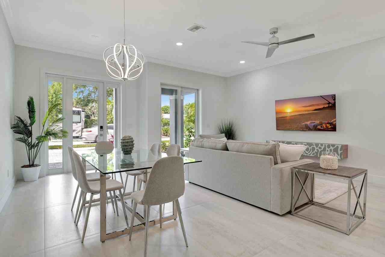 4695 Se Manatee Way - Photo 6 of 35