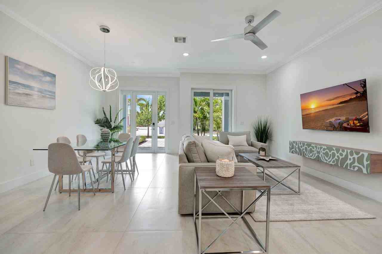 4695 Se Manatee Way - Photo 7 of 35