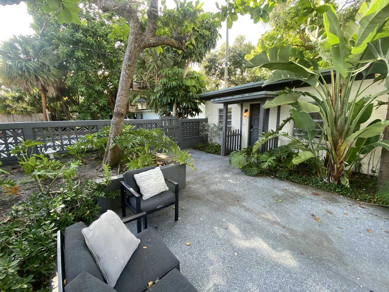 131 S Federal Hwy Apt 2 - Photo 3 of 13