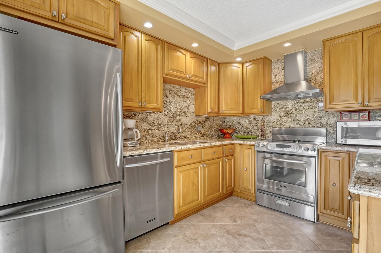 131 Ocean Cove Dr - Photo 4 of 30
