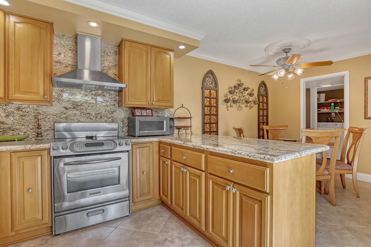 131 Ocean Cove Dr - Photo 5 of 30