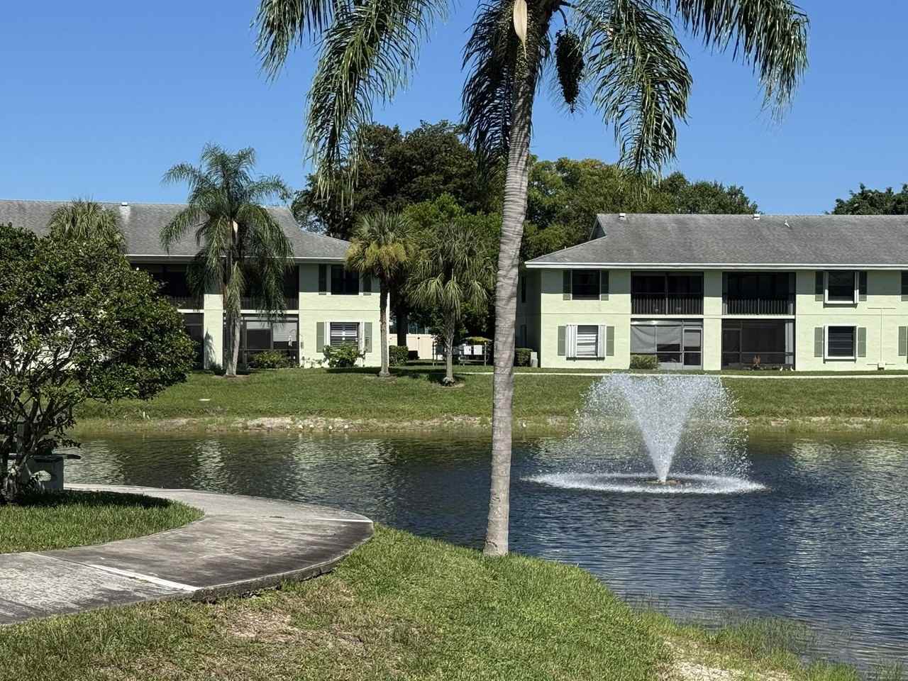 801 Sabal Ridge Cir Apt H - Photo 2 of 42