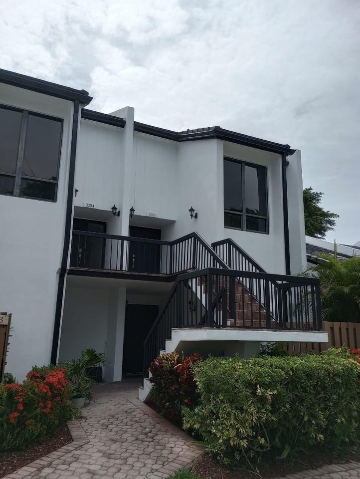 3205 Bridgewood Dr Unit 3205 - Photo 2 of 25