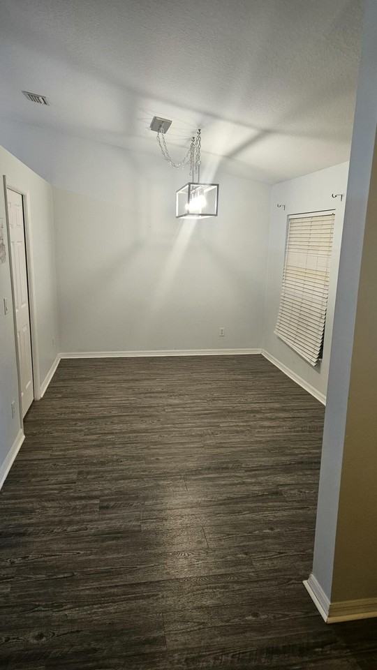 9024 100th Ct - Photo 4 of 33