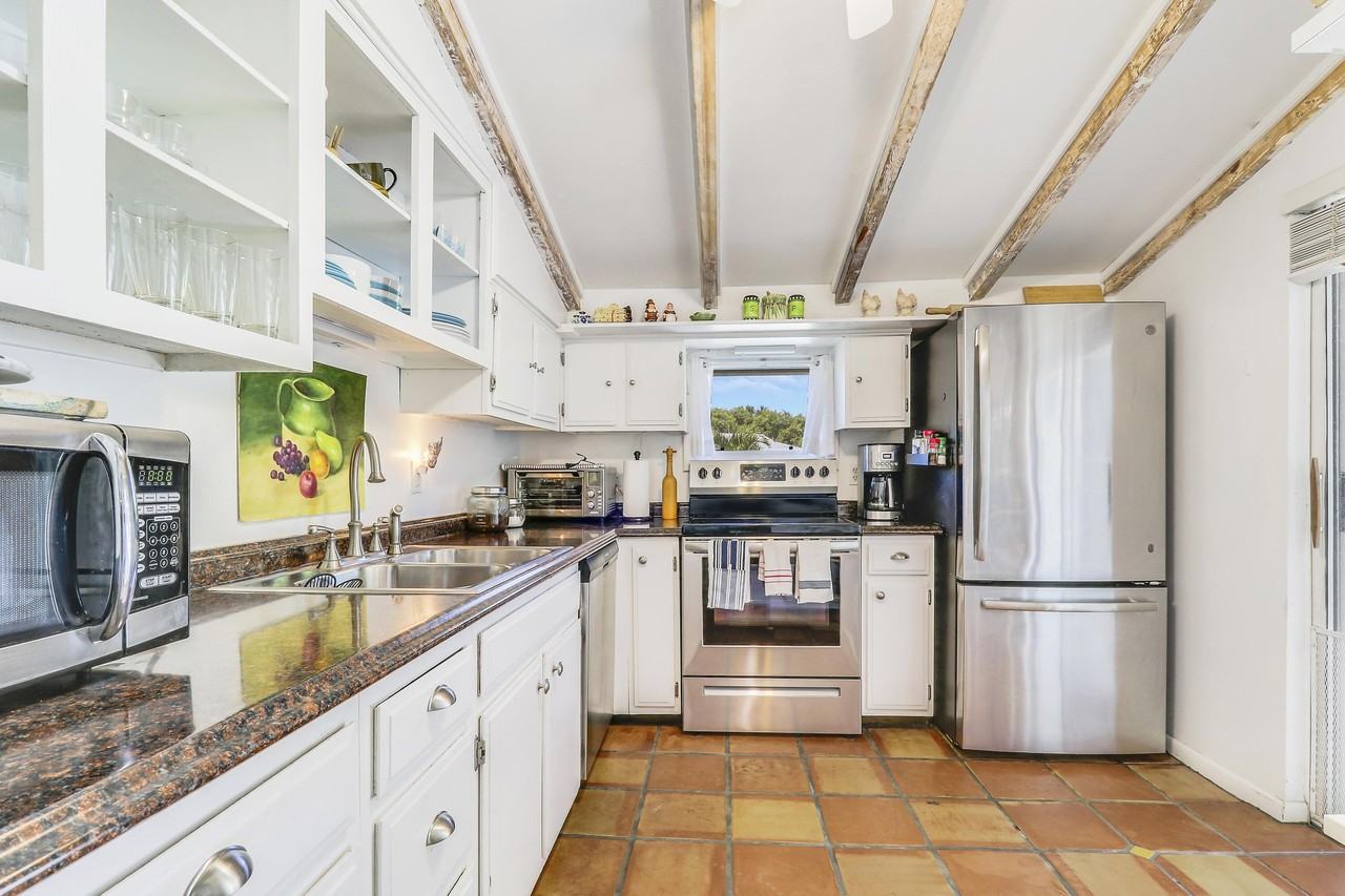 1329 Chippewa St - Photo 2 of 36