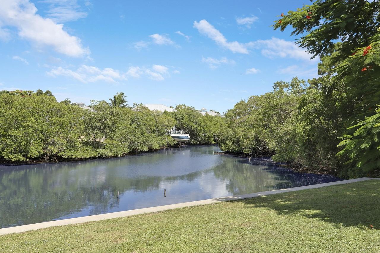 1329 Chippewa St - Photo 5 of 36