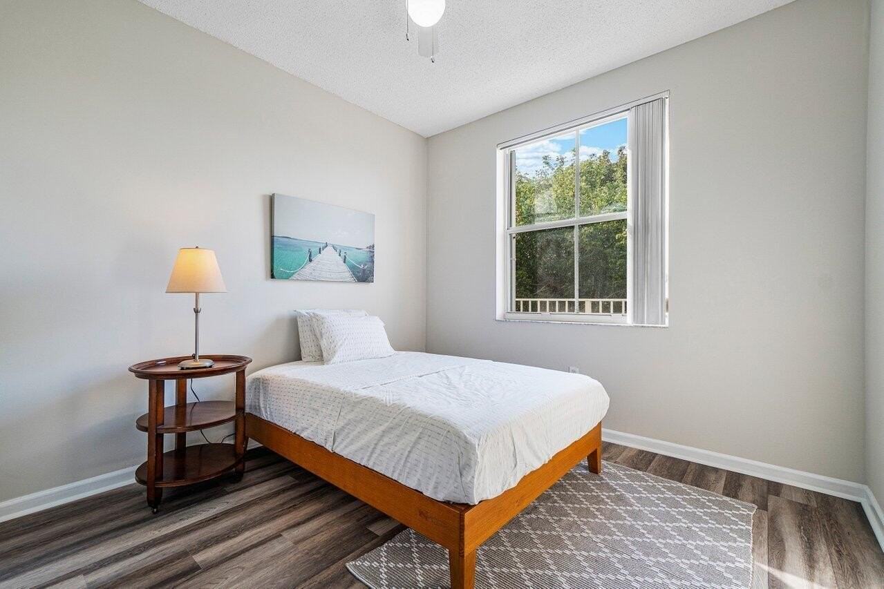 2040 Greenview Shores Blvd Apt 223 - Photo 4 of 15