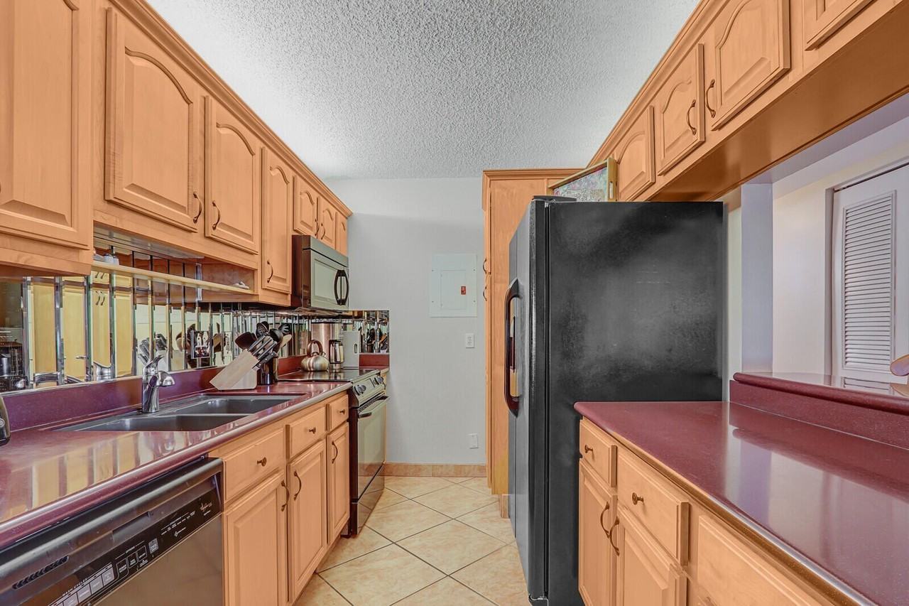 4444 Ne Ocean Blvd Apt G1 - Photo 7 of 10