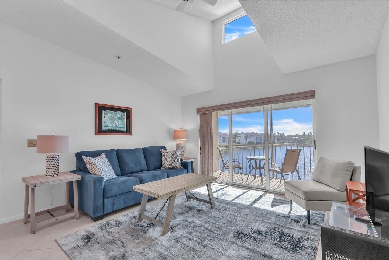 4468 Ne Ocean Blvd Apt F3 - Photo 2 of 10