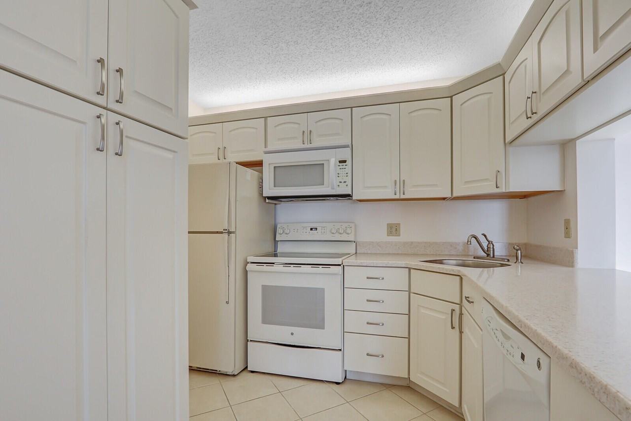 4468 Ne Ocean Blvd Apt F3 - Photo 3 of 10