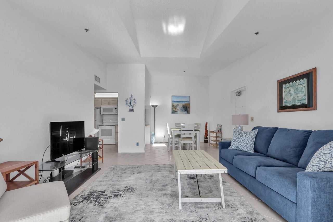 4468 Ne Ocean Blvd Apt F3 - Photo 6 of 10