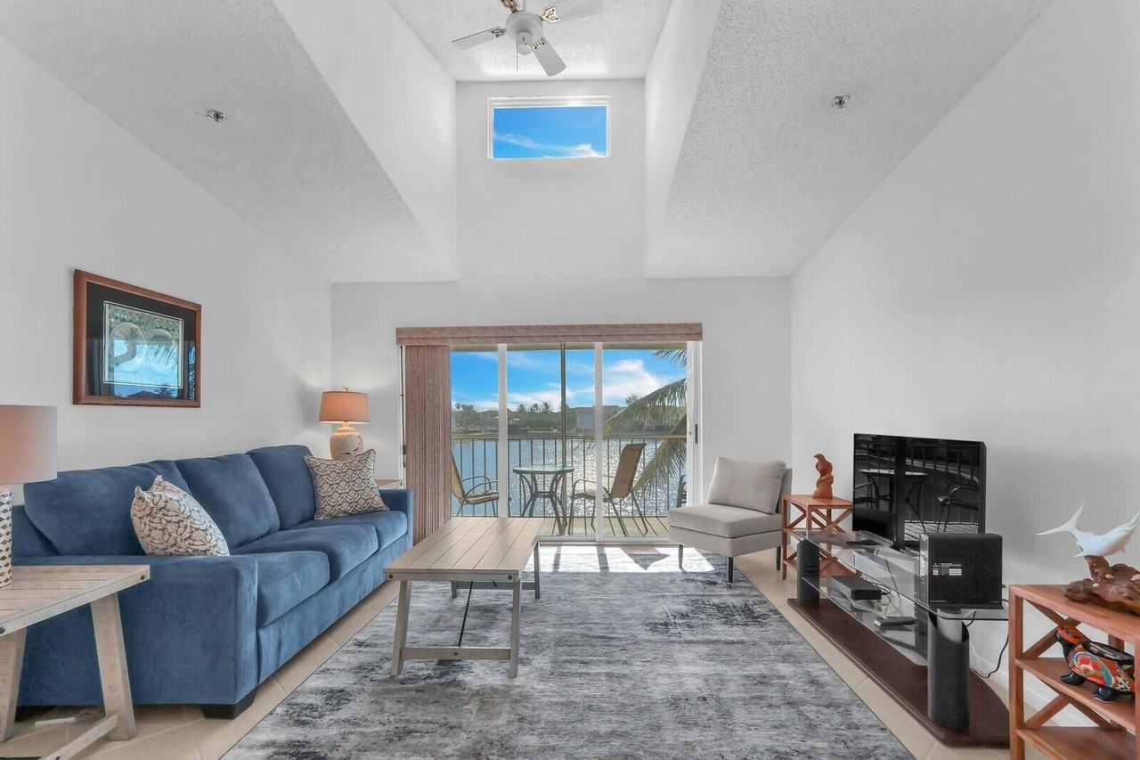 4468 Ne Ocean Blvd Apt F3 - Photo 7 of 10