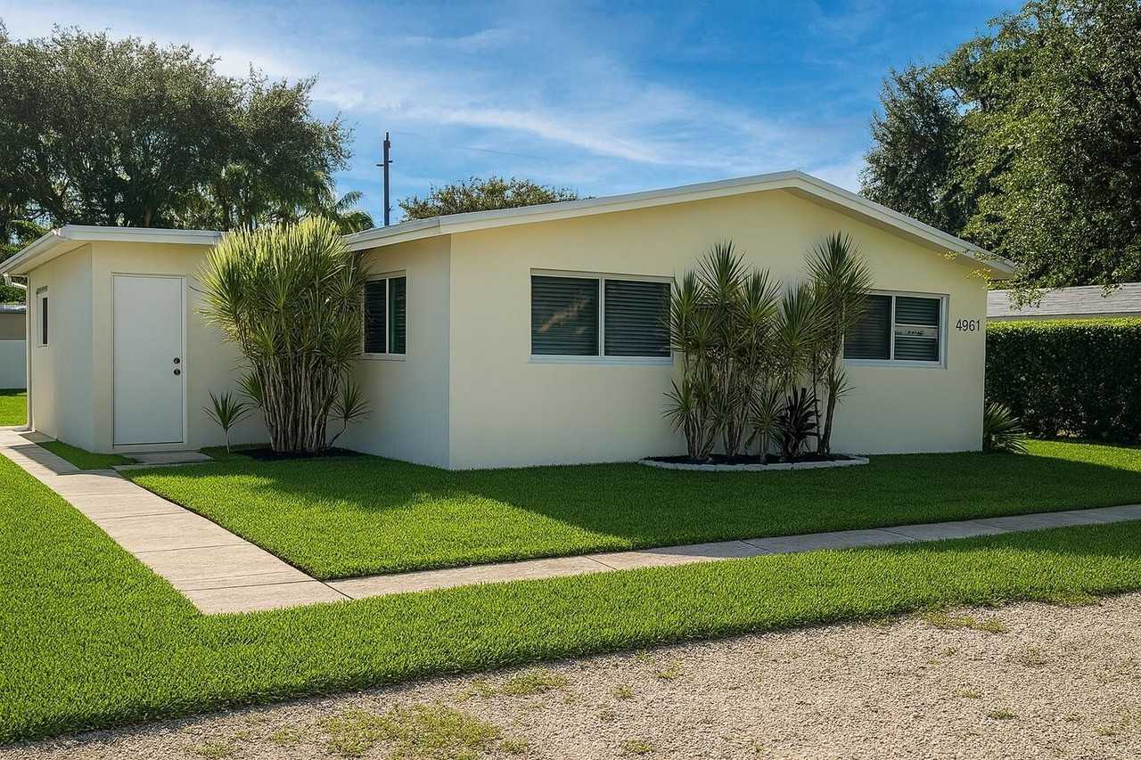 4961 Sw 28th Ter Unit 2 - Photo 2 of 15