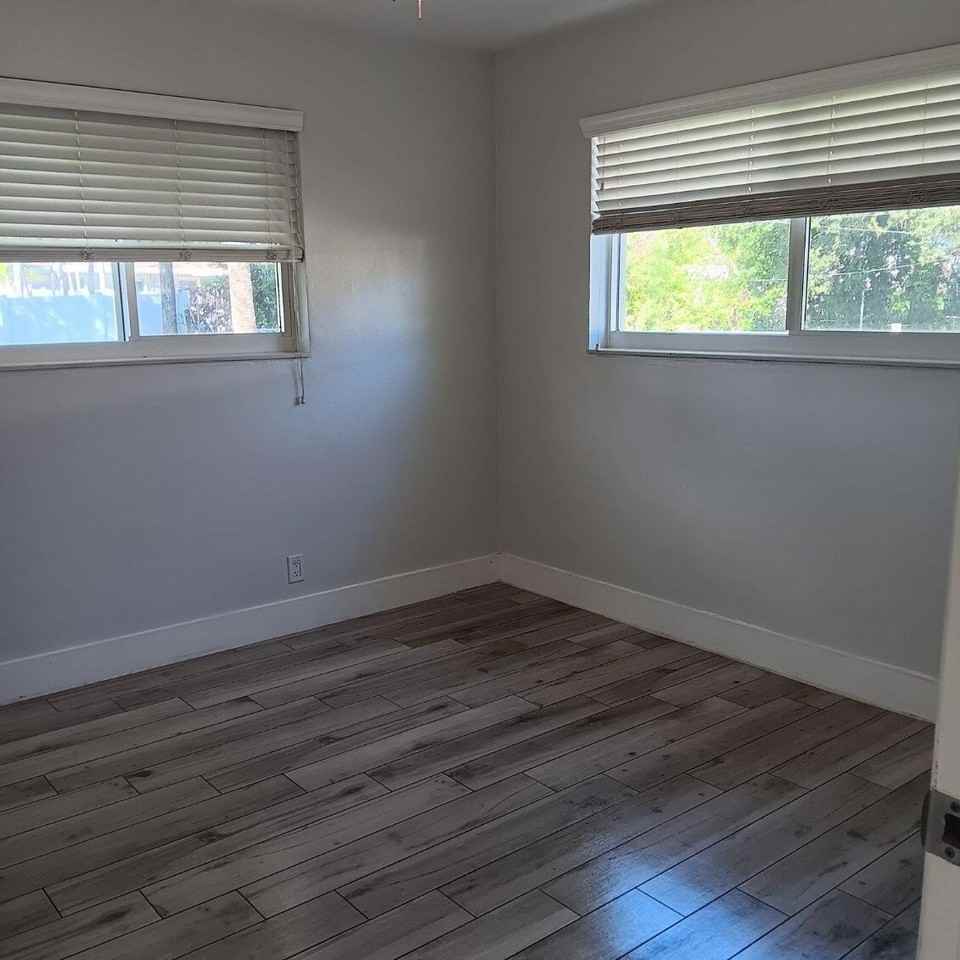 4961 Sw 28th Ter Unit 2 - Photo 7 of 15