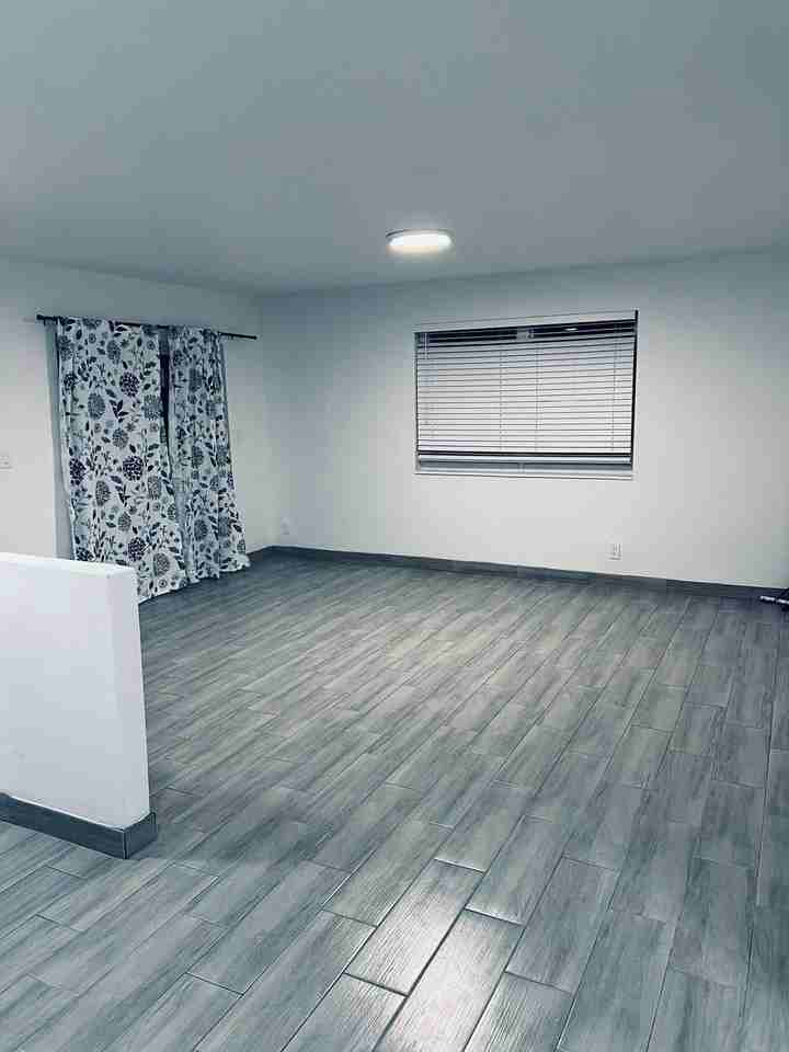 930 N 14th Ct Apt 6 - Photo 7 of 11