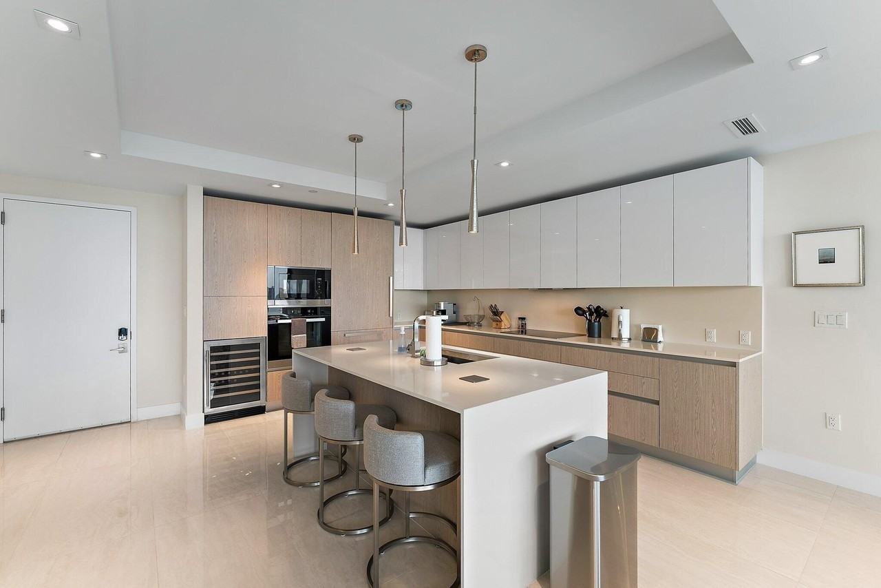 3100 N Ocean Dr Unit 1906 - Photo 3 of 31