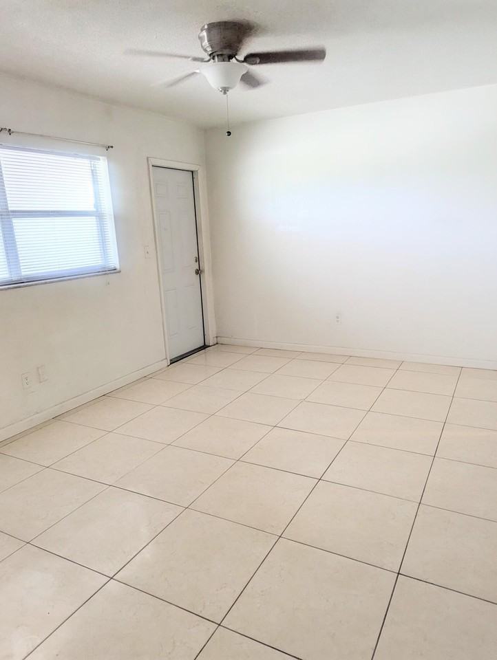 20400 Nw 7th Ave Apt 202 - Photo 6 of 7