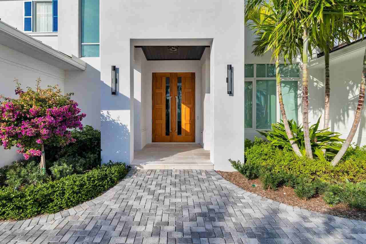 1180 Bimini Ln - Photo 4 of 35