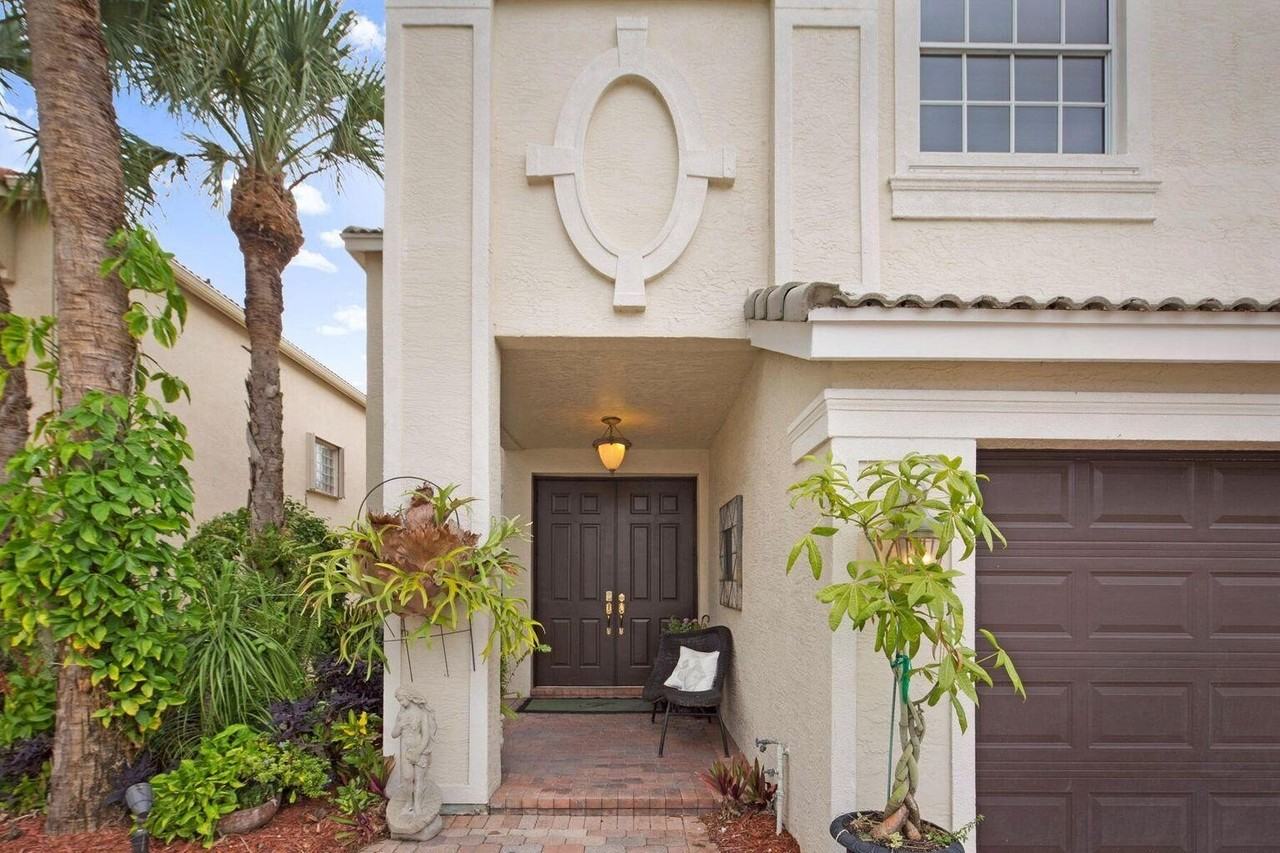 9061 Dupont Pl - Photo 3 of 40