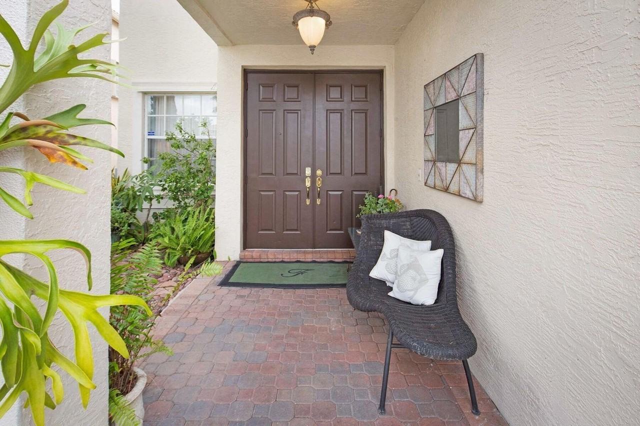 9061 Dupont Pl - Photo 4 of 40