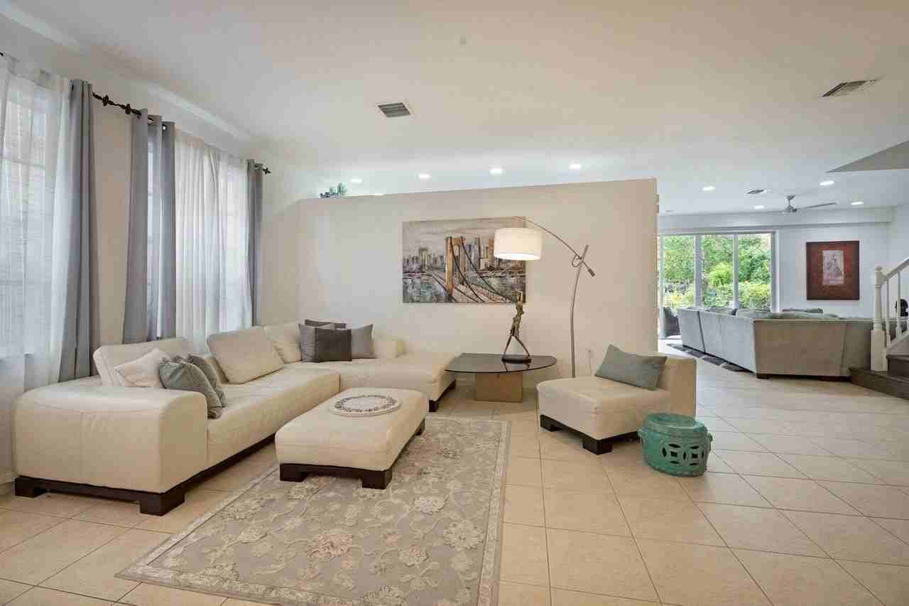 9061 Dupont Pl - Photo 7 of 40