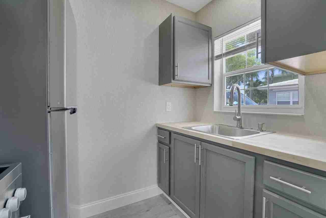 1001 S Federal Hwy Unit 3 - Photo 7 of 12