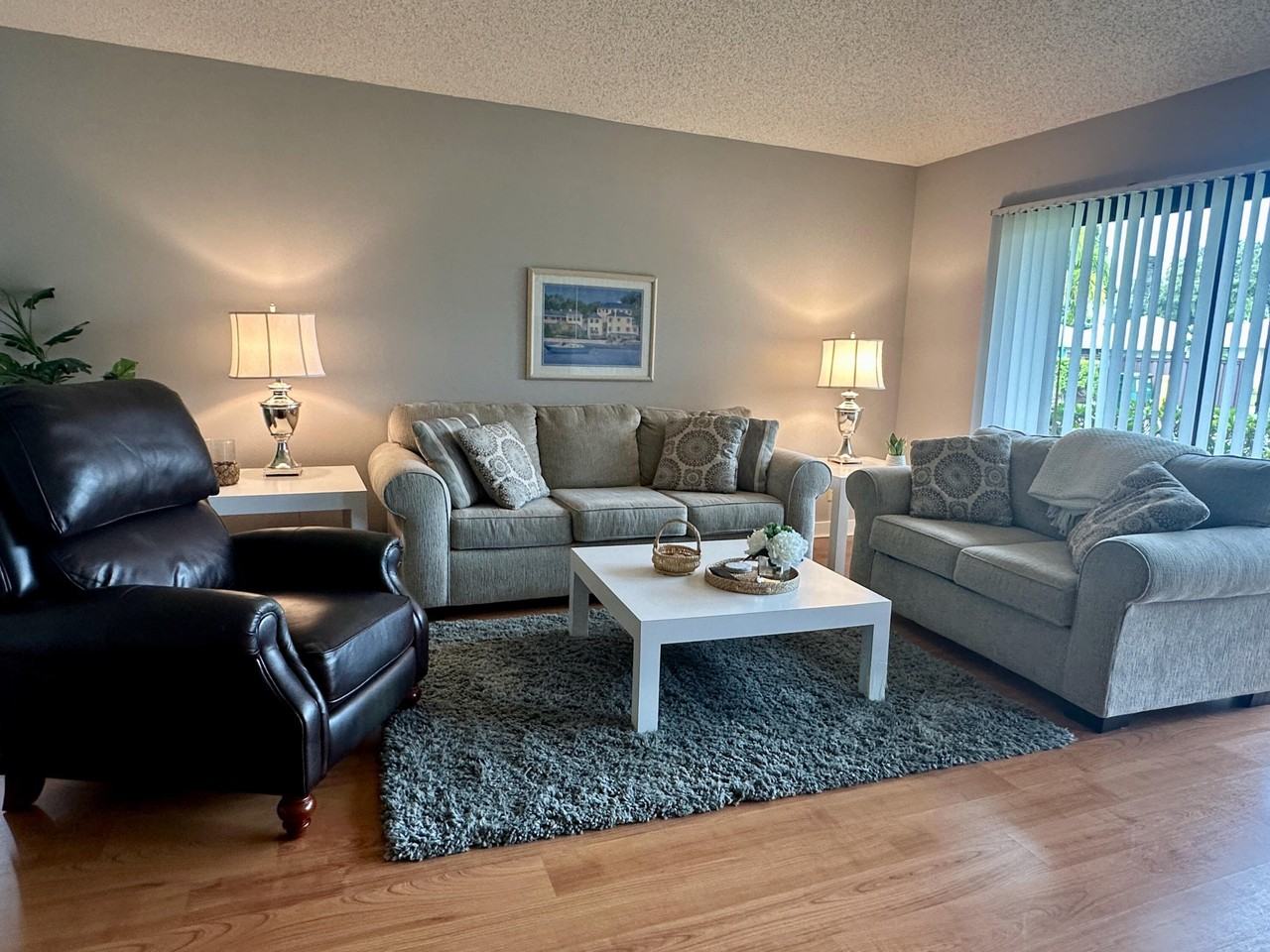 305 Club Dr - Photo 2 of 14