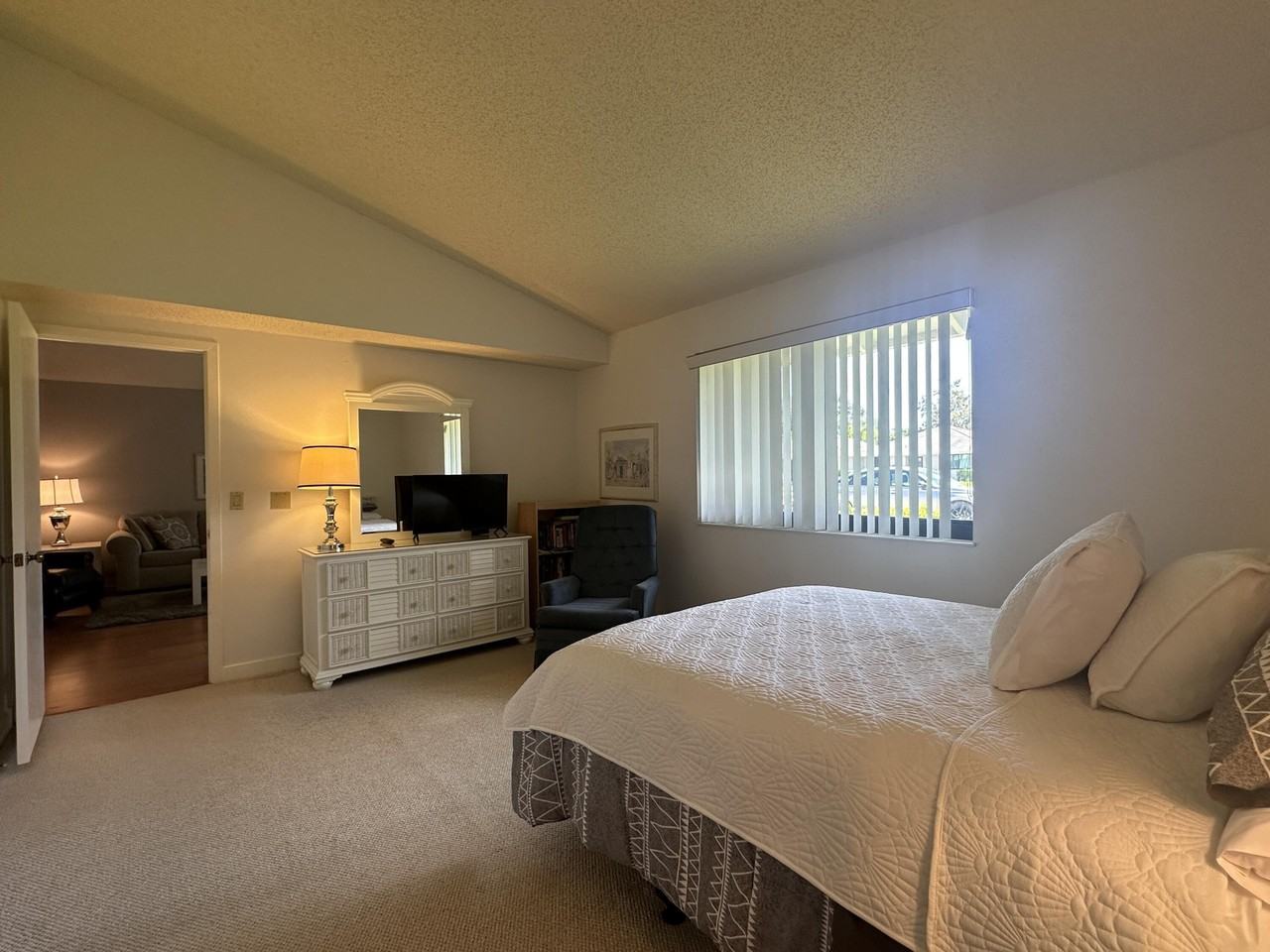 305 Club Dr - Photo 7 of 14