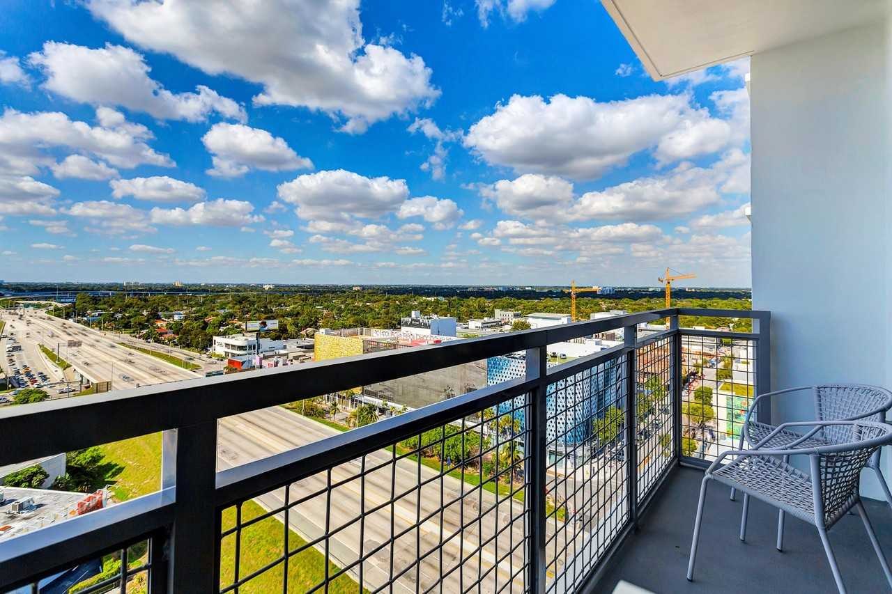 3635 Ne 1st Ave Apt 801 - Photo 4 of 27