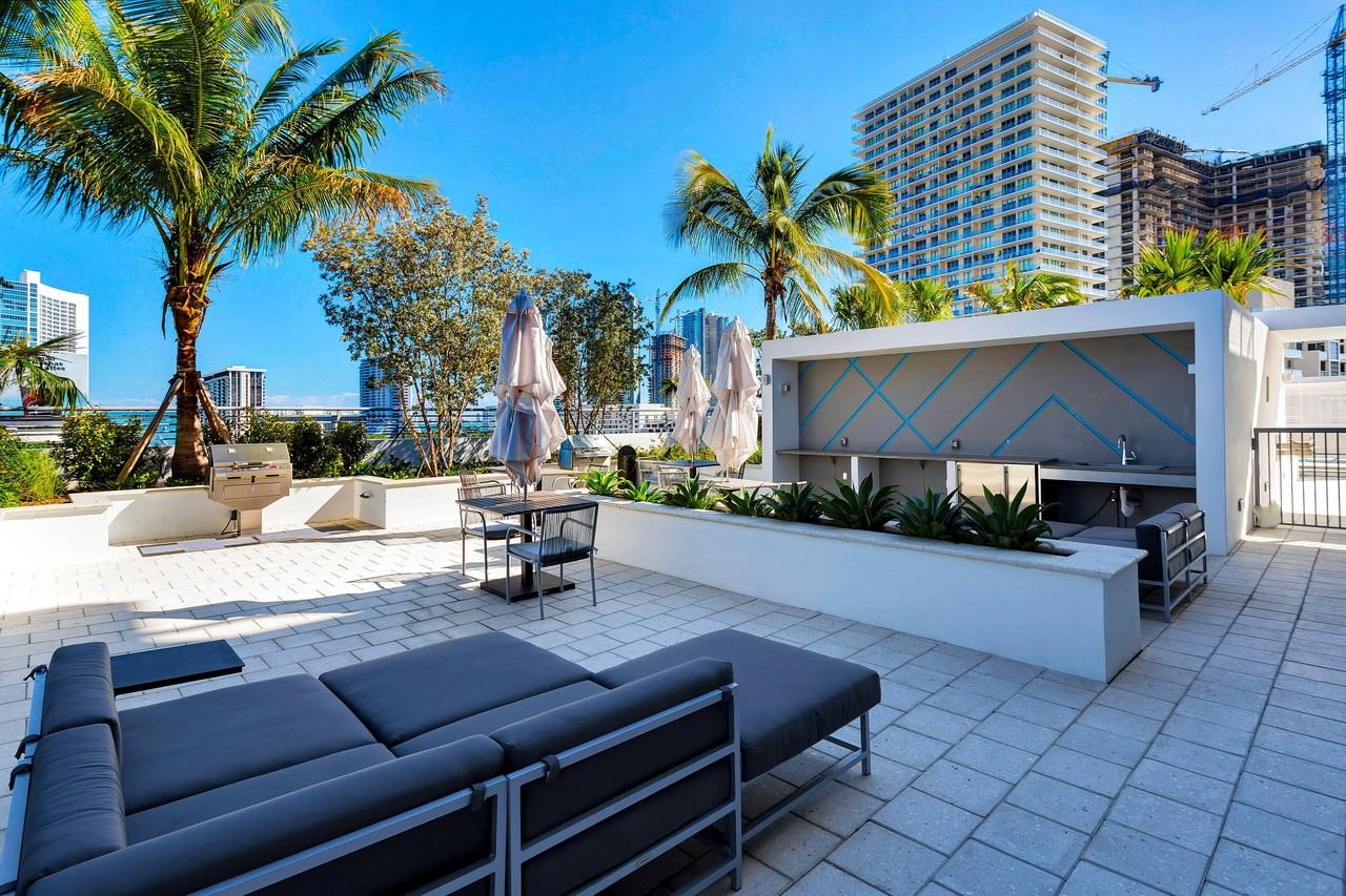 3635 Ne 1st Ave Apt 1013 - Photo 3 of 27