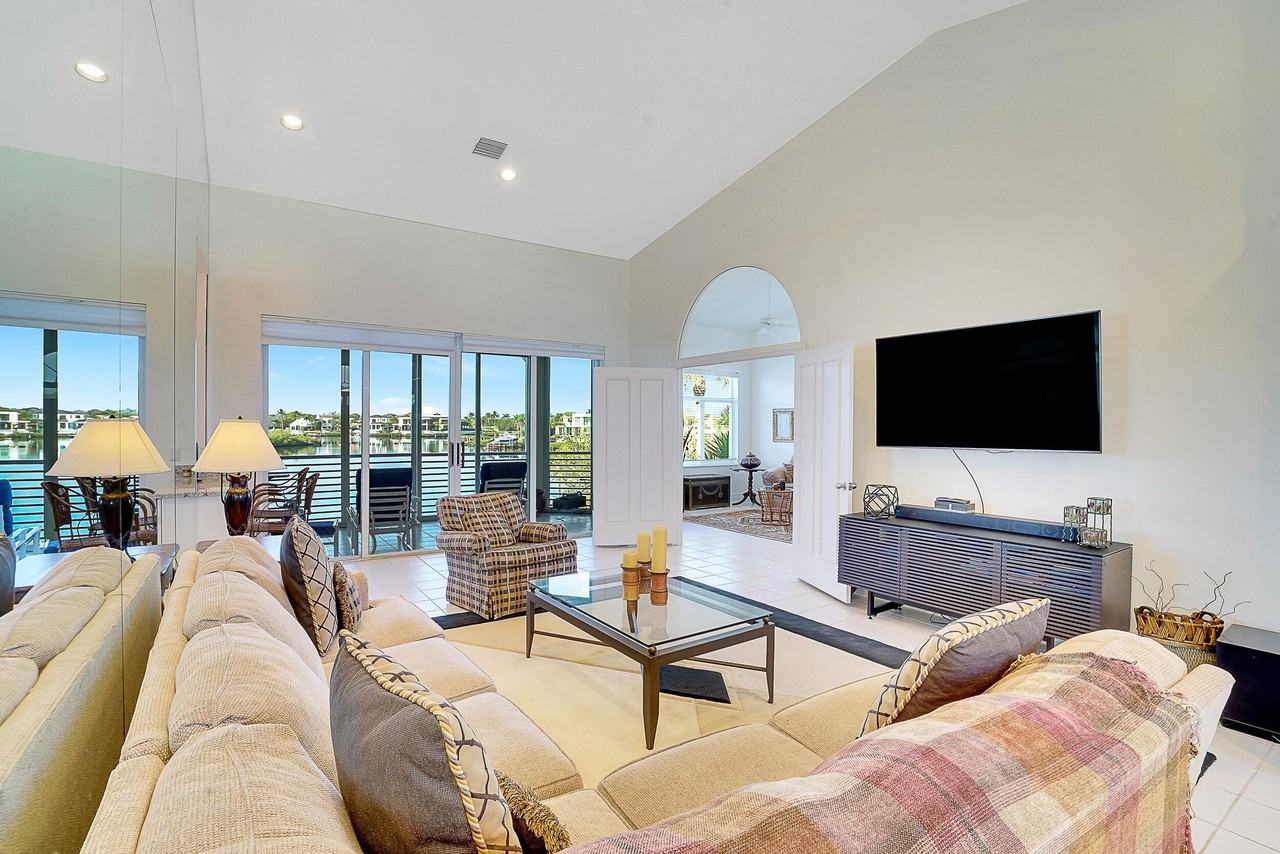 2703 Captains Way - Photo 4 of 50