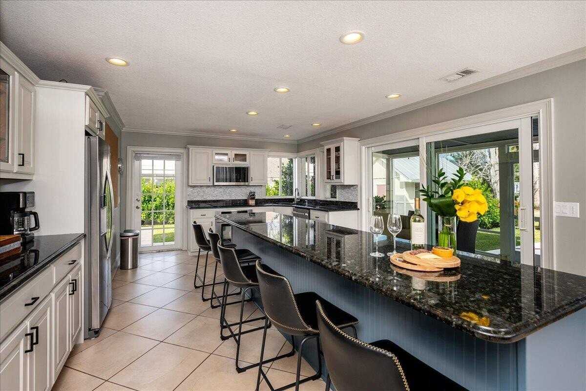 1947 Nw Palmetto Ter - Photo 7 of 50