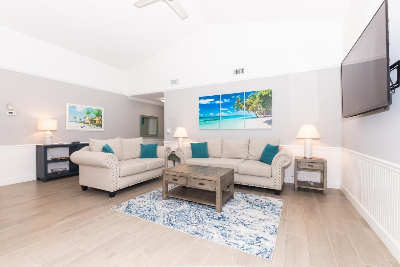 4041 Ne Breakwater Dr - Photo 4 of 37